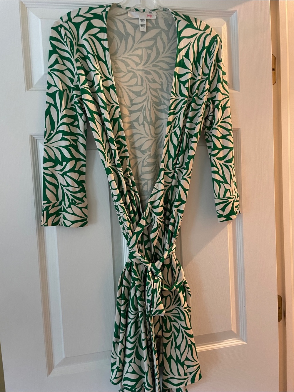 Diane Von Furstenberg vintage Green Leaf-Print Silk dress